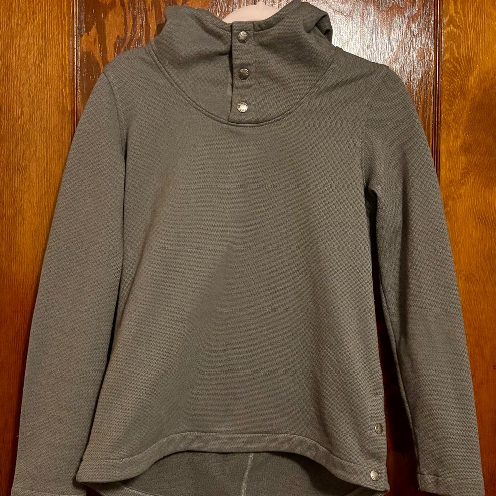 Cozy women’s gray North Face hoodie